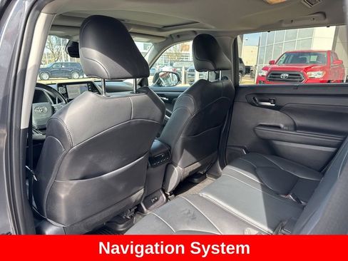 Used 2020 Toyota Highlander XLE image 16