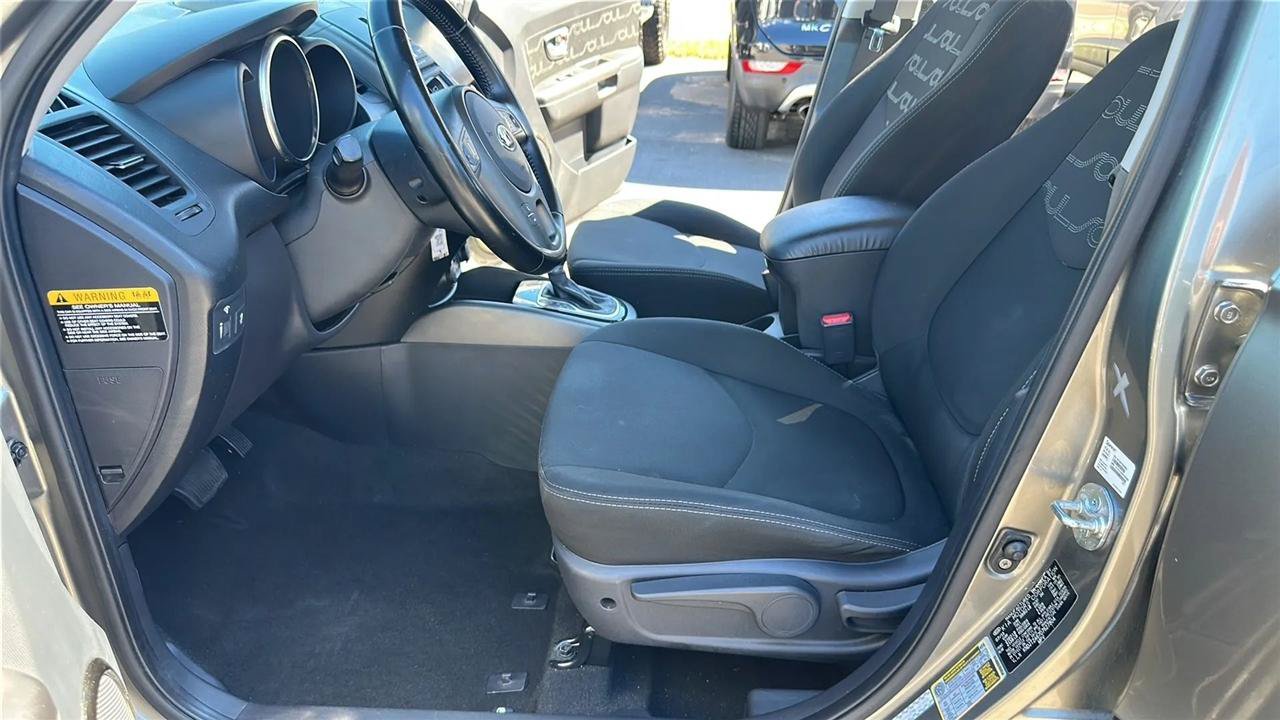 Used 2013 Kia Soul + FWD image 20