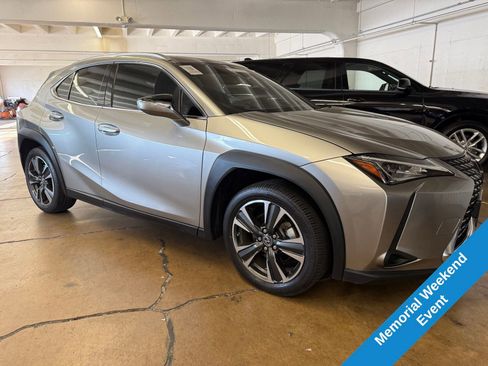 Used 2019 Lexus UX 200 w/ Premium Package FWD image 4