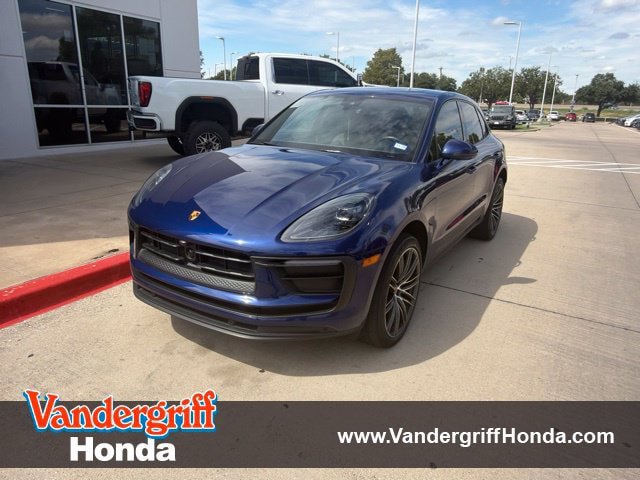 Used 2024 Porsche Macan AWD/4WD image 1