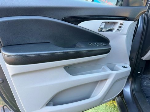 Used 2018 Honda Pilot Touring image 23