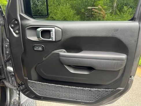Used 2023 Jeep Gladiator Sport AWD/4WD image 18