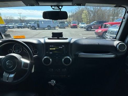 Used 2017 Jeep Wrangler Rubicon image 24