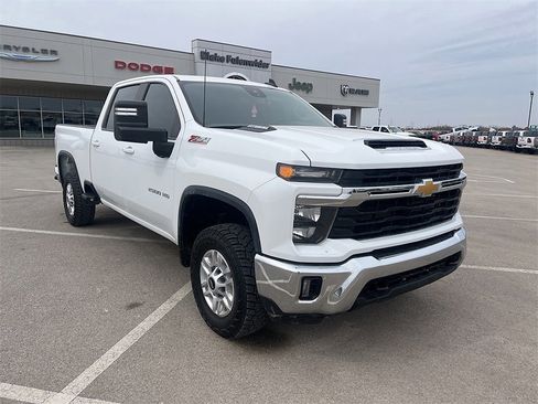 Used 2024 Chevrolet Silverado 2500 LT w/ Convenience Package image 7