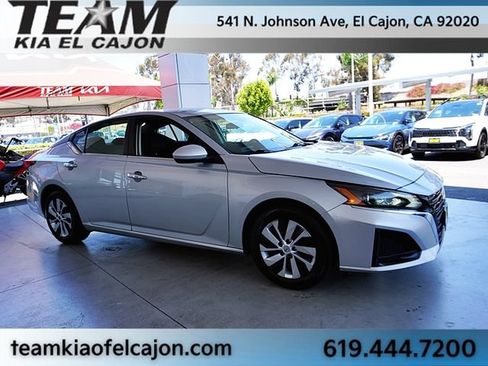 Used 2023 Nissan Altima 2.5 S FWD image 9