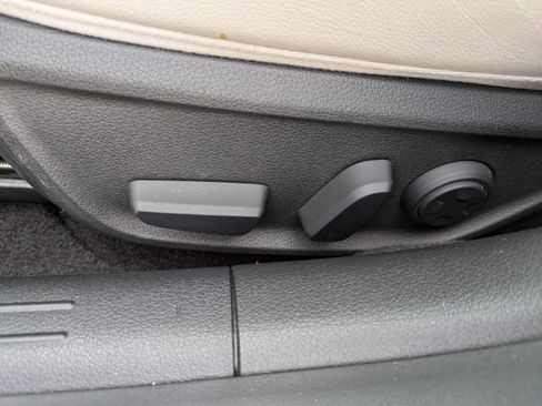 Certified 2022 Genesis G70 3.3T image 18