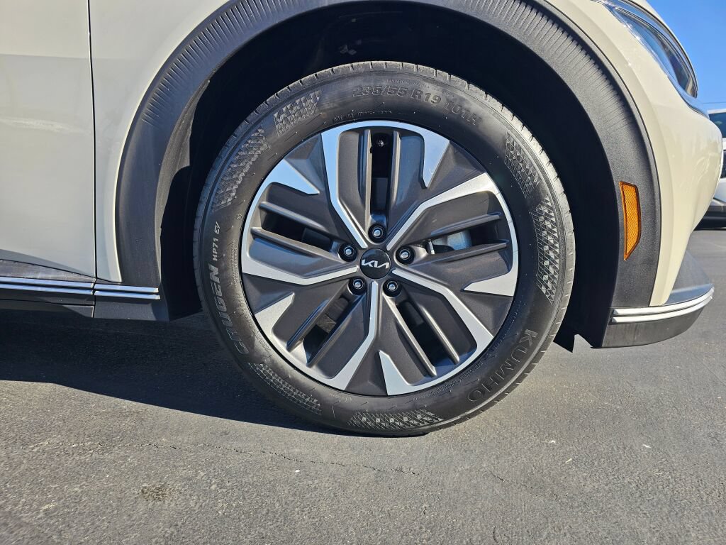 Used 2024 Kia EV6 Light RWD image 9