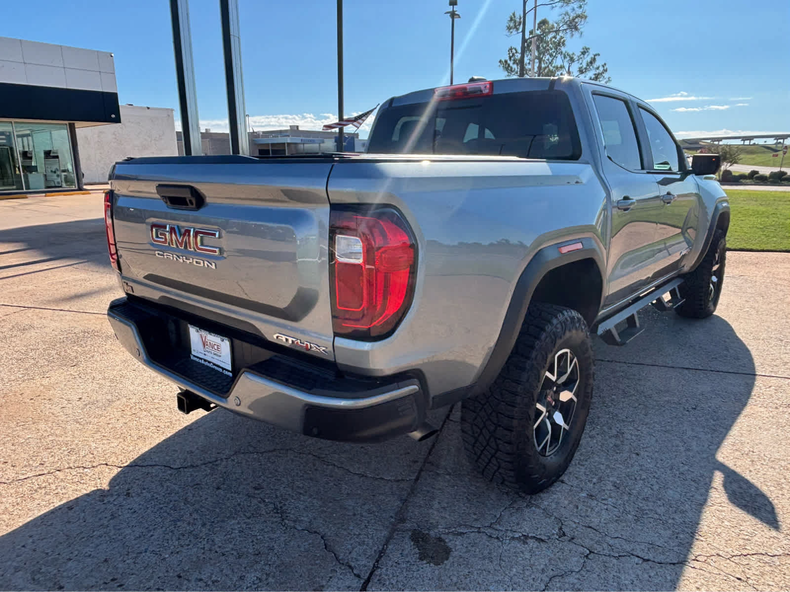 Used 2024 GMC Canyon AT4X AWD/4WD image 7