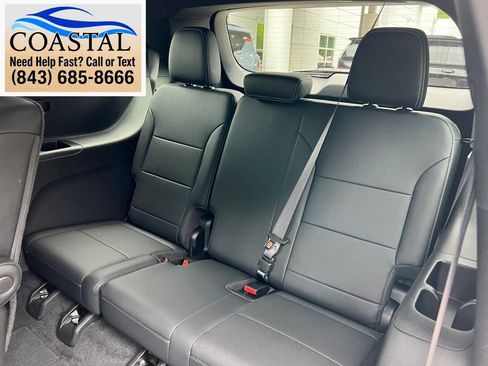 Used 2025 Chevrolet Traverse LT AWD/4WD image 19