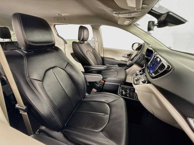 Used 2024 Chrysler Pacifica Touring-L FWD image 24