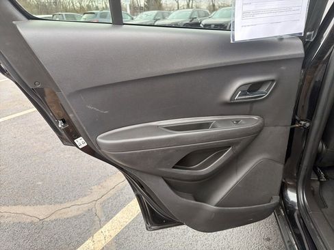 Used 2019 Chevrolet Trax LT w/ LT Convenience Package image 20