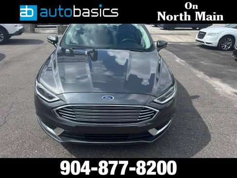 Used 2018 Ford Fusion SE w/ Fusion SE Technology Package FWD image 9