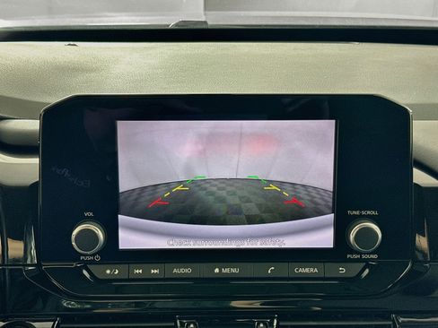 Used 2025 Nissan Pathfinder SV FWD image 22