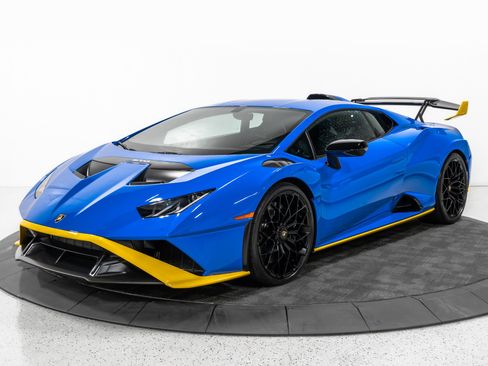 Used 2022 Lamborghini Huracan STO RWD image 2