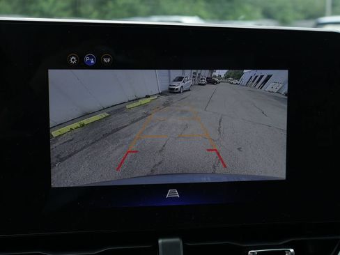Used 2026 Chevrolet Equinox LT FWD image 32