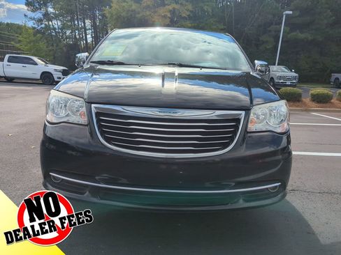Used 2015 Chrysler Town & Country Touring-L w/ Driver Convenience Group image 2
