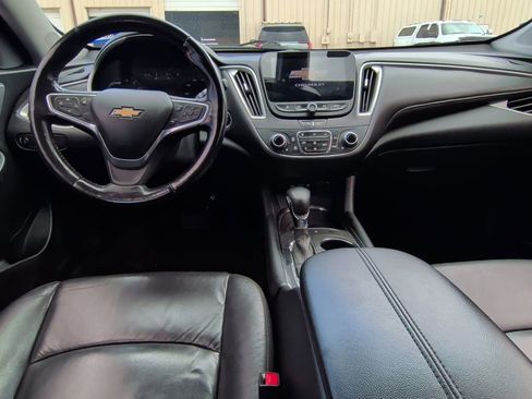 Used 2022 Chevrolet Malibu LT w/ Leather Package FWD image 11