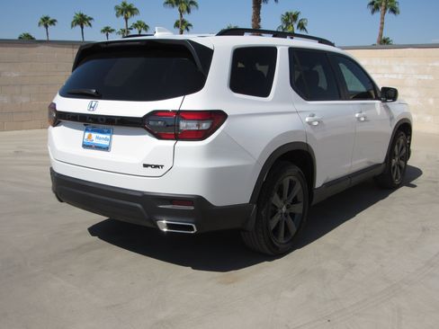 New 2025 Honda Pilot Sport image 4
