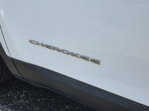 Used 2020 Jeep Cherokee Latitude Plus FWD image 32