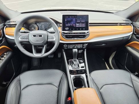 Used 2025 Jeep Compass Limited AWD/4WD image 10