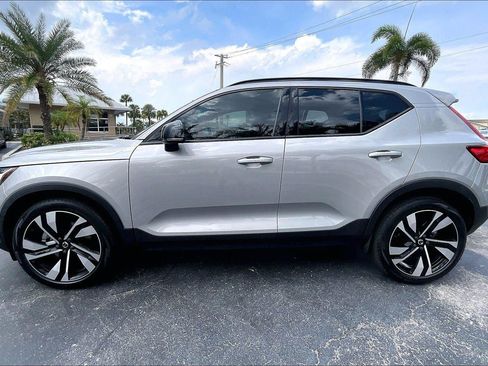 Used 2023 Volvo XC40 B4 Ultimate w/ Protection Package Premier FWD image 30