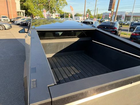 Used 2024 Tesla Cybertruck AWD Crew Cab image 31