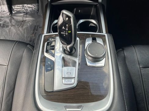Used 2019 BMW 740i image 22