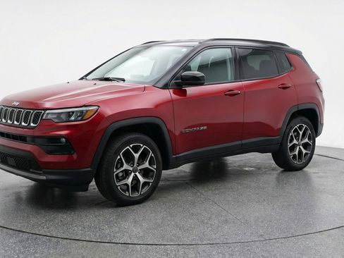 Used 2025 Jeep Compass Limited image 3