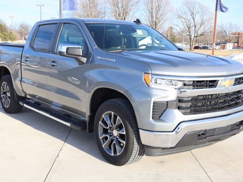 Used 2023 Chevrolet Silverado 1500 LT image 3