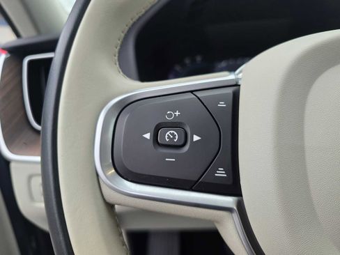 Used 2022 Volvo XC60 B5 Momentum w/ Climate Package image 28