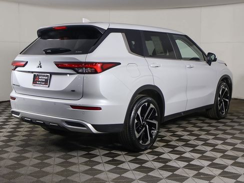 Used 2024 Mitsubishi Outlander SE image 11