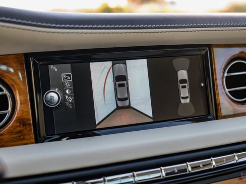 Used 2014 Rolls-Royce Phantom Sedan image 69