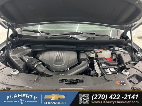 Used 2025 Chevrolet Traverse RS image 16