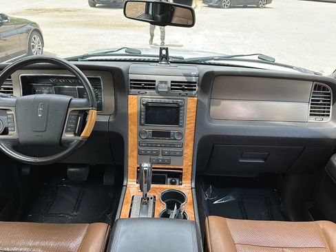 Used 2014 Lincoln Navigator 4WD w/ Equipment Group 101A image 25