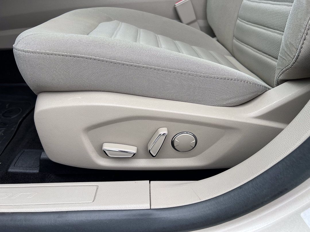 Used 2018 Ford Fusion SE FWD image 15