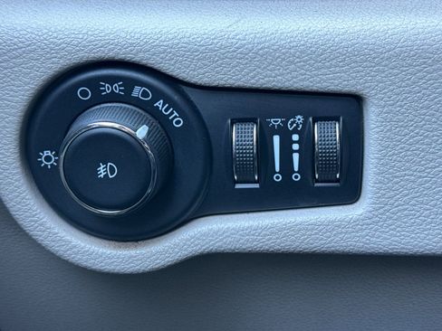 Used 2022 Chrysler Pacifica Touring-L image 39