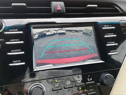 Used 2018 Toyota Camry L image 21