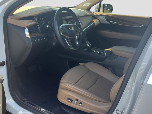 Used 2022 Cadillac XT5 Premium Luxury w/ Platinum Package FWD image 12