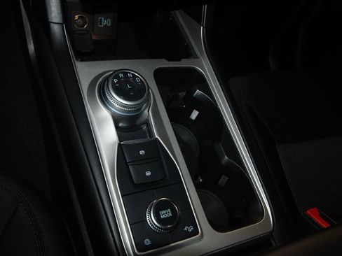 Used 2022 Ford Explorer XLT image 16