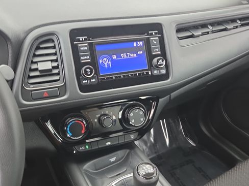 Used 2018 Honda HR-V LX image 28