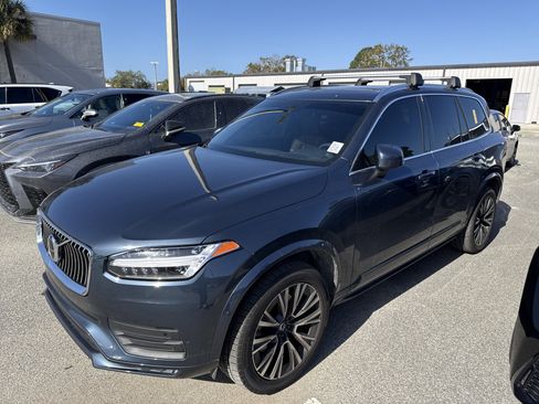 Used 2022 Volvo XC90 T6 Momentum image 4