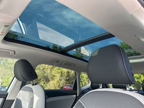 New 2026 Volkswagen Taos SE image 21