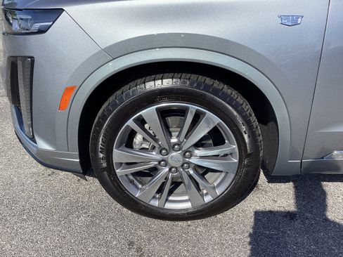 Used 2025 Cadillac XT6 Premium Luxury AWD/4WD image 9