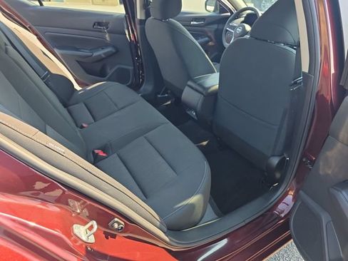 Used 2025 Nissan Altima 2.5 SV FWD image 12