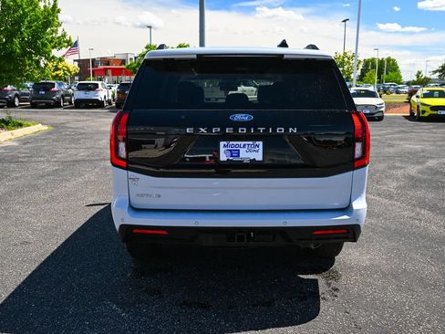 Used 2025 Ford Expedition Active AWD/4WD image 6