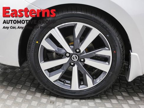 Used 2020 Nissan Versa SR w/ Convenience Package image 31