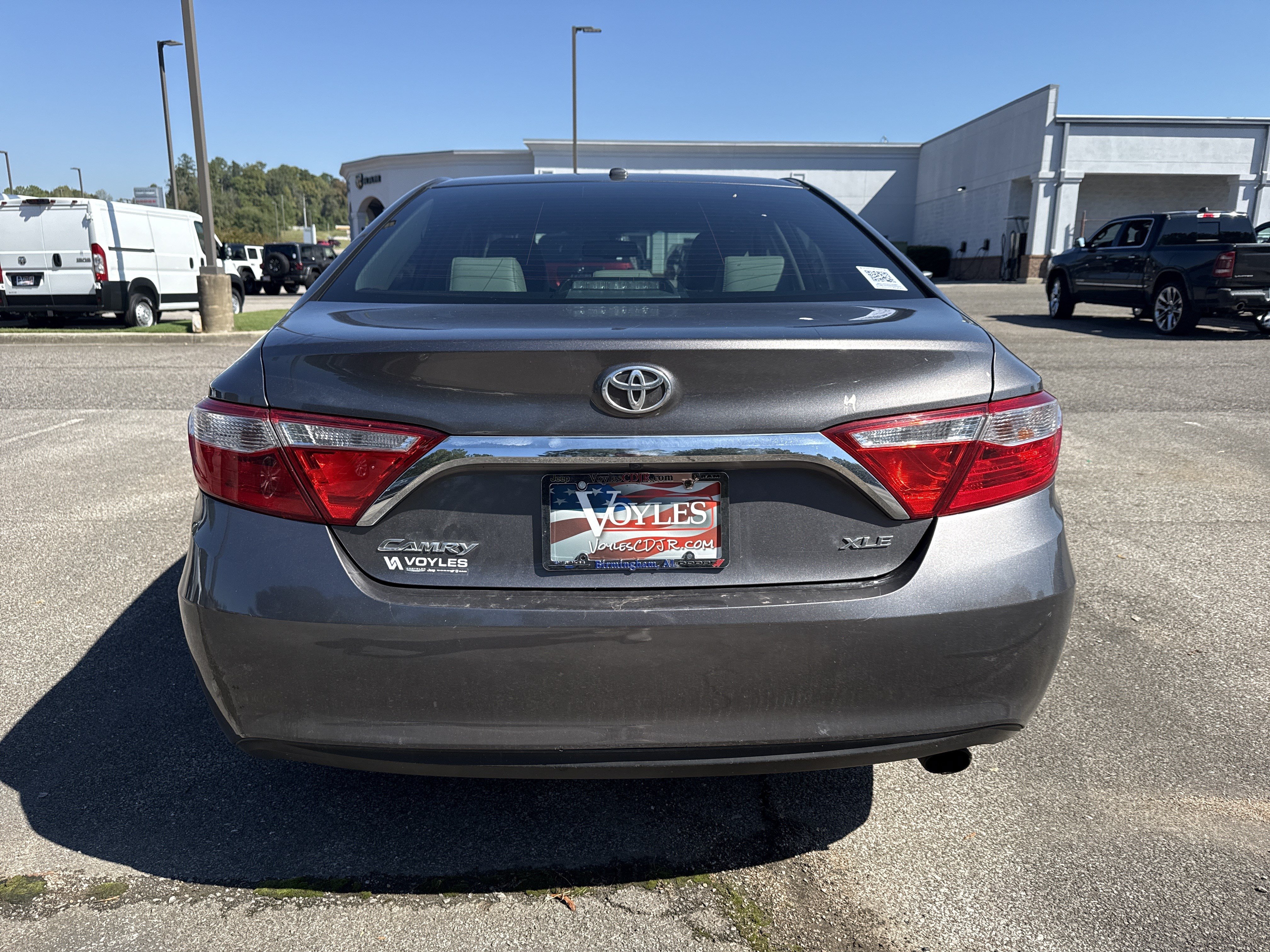 Used 2017 Toyota Camry XLE w/ Moonroof Package FWD image 8