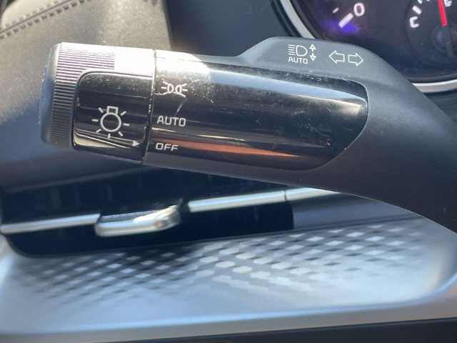 Certified 2024 Kia Carnival LX FWD image 21