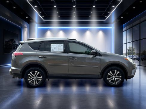 Used 2016 Toyota RAV4 LE AWD/4WD image 3
