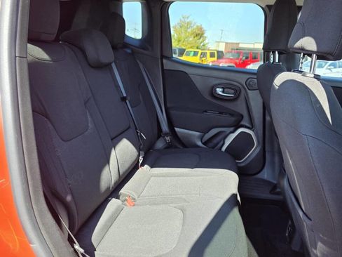 Used 2015 Jeep Renegade Latitude w/ Popular Equipment Group image 20